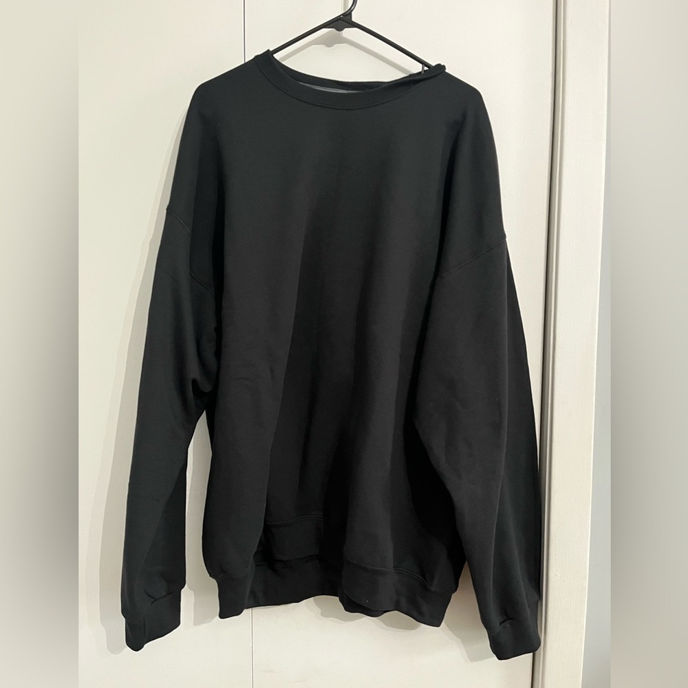 Oversized black crewneck